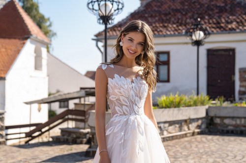 https://elisebride.ro/images/stories/virtuemart/product/10 Frida       (2).jpg